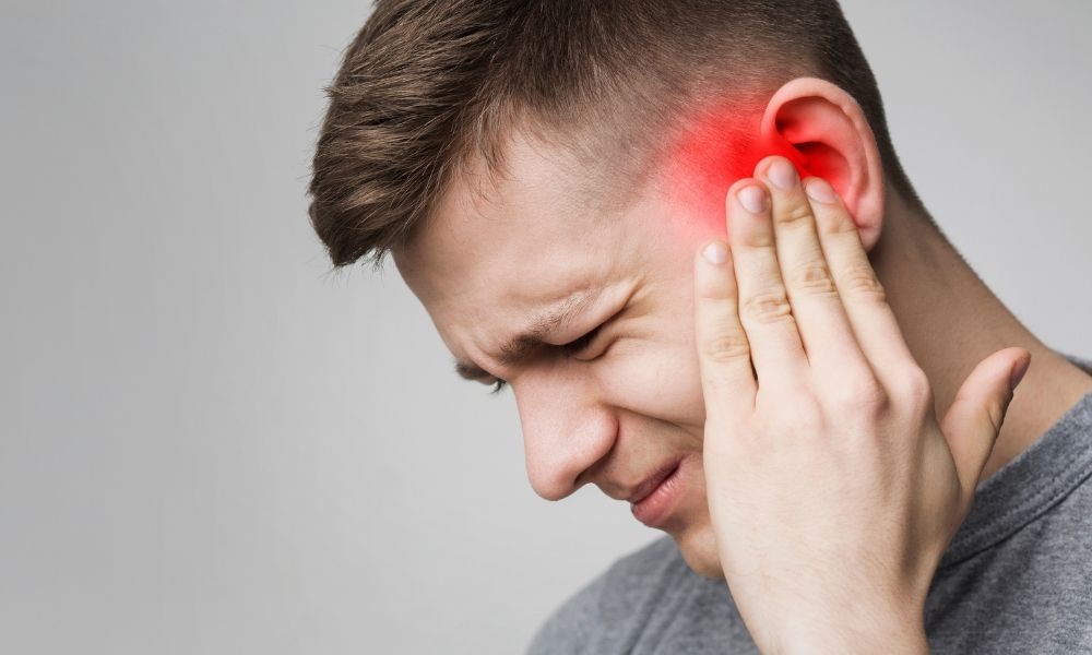 3 Common Symptoms Caused by Earwax Blockage